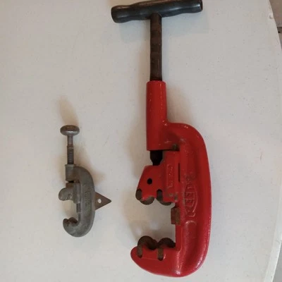 Reed Pipe Cutter NO 2-4   Cuts 1/2" - 2"  4 Cutter wheels. Bonus Ridgid Used - Image 1 of 4