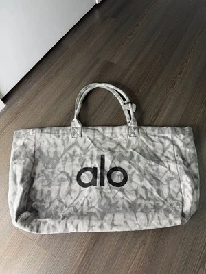 NEW Alo Yoga Gray Gym Bag Large - Alo Yoga - Image 1 of 4