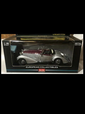 1939 Horch 855 Silver/Red 1:18 SunStar 2402 - Image 1 of 4