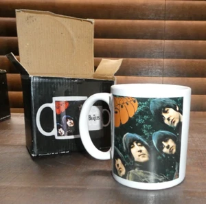 THE BEATLES RUBBER SOUL ALBUM COVER 11 OZ TAZZA CAFFÈ INUTILIZZATA CON SCATOLA!!!! - Foto 1 di 4