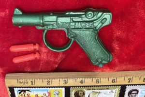 VINTAGE 1970s MINI-LUGER WW2 SPRING-LOADED WORKING PLASTIC TOY HONG KONG + LOAD! - Picture 1 of 3