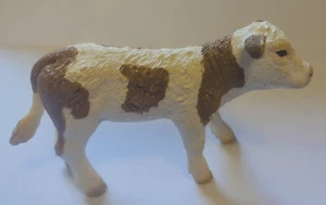 Figura Schleich 2015 marrón y blanco Simmental becerro (vaca) 2""x3 - Imagen 1 de 3