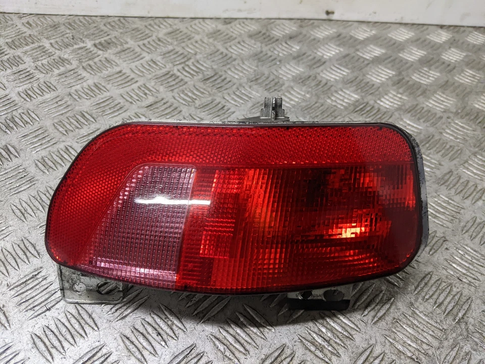 Faro antiniebla trasero citroen c4 picasso hdi mk2 mpv 2013-2015 (n/s pasajero) Foto 1 de 4