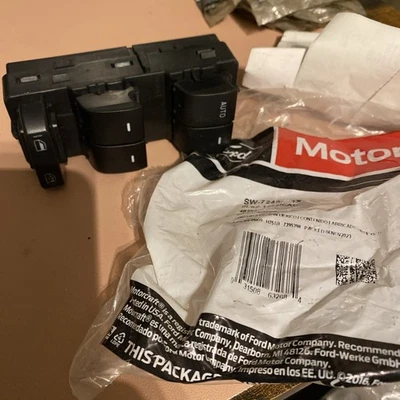 (757) Interruptor de control de ventana 2008-2012 Ford Escape Focus F250-F550 8L8Z-14529-AC Foto 1 de 3