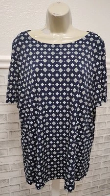 Blusa para mujer Liz Claiborne 1X Plus negra con patrón de diamantes manga corta aleteada Foto 1 de 4