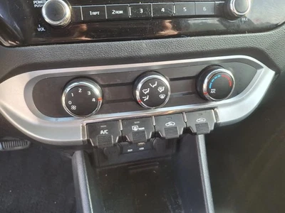 Used A/C Selector Switch fits: 2016 Kia Rio w/AC manual 3 knob Grade A - Image 1 of 4