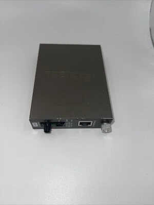 CONVERSOR DE FIBRA TRENDNET TFC-110MM H/W E1.1R 10/100 Base Usado. Não testado. - Imagem 1 de 4