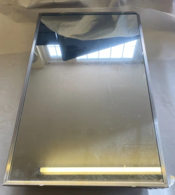 Botiquín empotrado con espejo B-397 Bobrick Foto 1 de 4