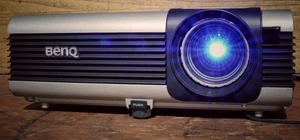 BenQ PB7200 XGA DLP Portable Video Projector 2,200 Lumens Parts or Repair - Afbeelding 1 van 16