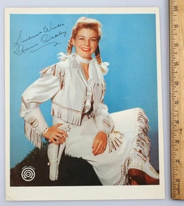 Foto publicitaria vintage firmada por Gail Davis como Annie Oakley de los años 50 - Imagen 1 de 2