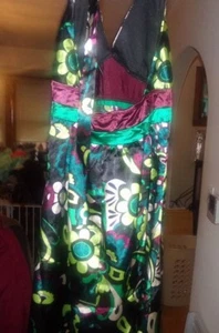 1 WOMANS WET SEAL SZ SMALL MULTICOLORED FLOWERED DRESS - Picture 1 of 1