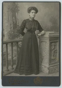 Cabinet circa 1910 M. Libovitch à Odessa. Femme à lunettes. Tirage platine. - Picture 1 of 2