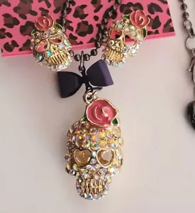 SET of 2 BETSEY JOHNSON SKULL & ROSE EARRINGS & PENDANT GOTHIC CRYSTAL NECKLACE - Picture 1 of 12