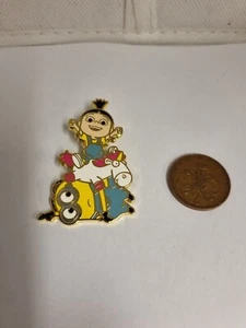 Prendedor insignia Loungefly Despicable Me Minions Agnes & Bob - Imagen 1 de 2