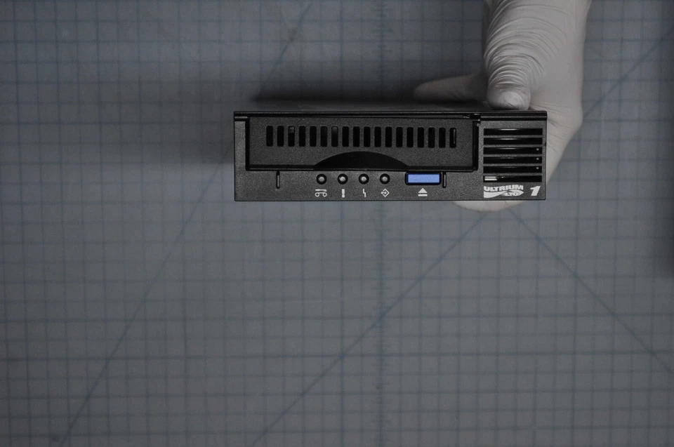 USED IBM PD035-10401 Ultrium1 LTO1 HH SCSI LVD 100/200 Internal Drive 39M5635 - Image 1 of 3