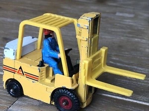 Corgi Allis Chalmers ACP 60 Fork Lift Truck Yellow Diecast 1981 Singapore - Picture 1 of 7