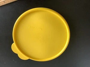 Tupperware replacement  lid 2517C - 2- Yellow - Picture 1 of 4