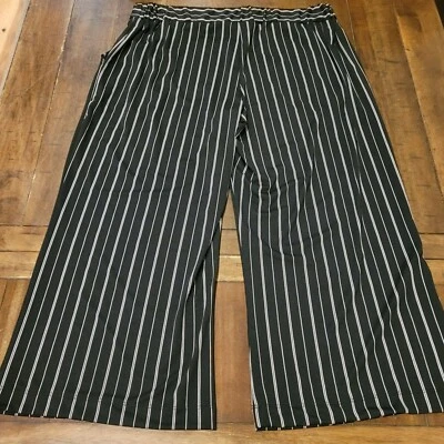 Pantalones cortos Robert Louis blancos y negros a rayas pierna ancha talla L Foto 1 de 3