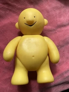 Bassetts Jelly Babies gelbe Figur 1988 Vinyl Kunst Spielzeug weicher Kitsch süß beweglich - Bild 1 von 3