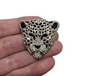 Broche cabeza cara leopardo gato estrás transparente tono plata - Imagen 1 de 3
