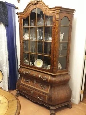 Holandés Chippendale Auténtico Burl Nogal Graduado Tres Cajones China Armario. Foto 1 de 4