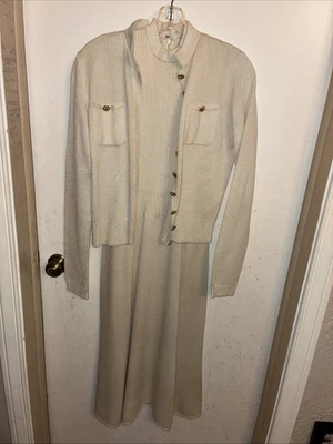 Vestido e jaqueta suéter vintage St John tricô pequeno longo ajustado logotipo dourado anos 60-70’s - Imagem 1 de 4