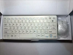 White Wireless MINI Keyboard & Mouse for LUXOR LUX C0132003/01 Smart TV - Picture 1 of 6