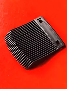 GRIGLIA COPRI CLACSON IN PLASTICA ABS NERA VESPA T5125 MK1 DAL 1985 AL 1990 - Foto 1 di 5
