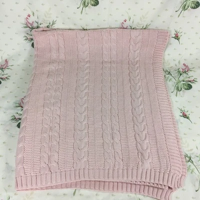 Manta bebé tejida con cable de algodón orgánico Boll & Branch rosa pétalo Foto 1 de 2