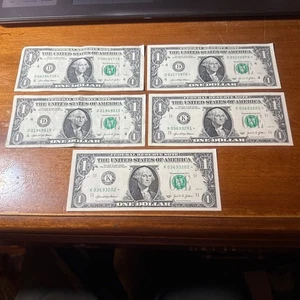 5 Stück-2021 ⭐️ Stern ⭐️ Scheine 1 $, Lot 1A. Enthält 2 knackige aufeinanderfolgende # Scheine - Bild 1 von 5