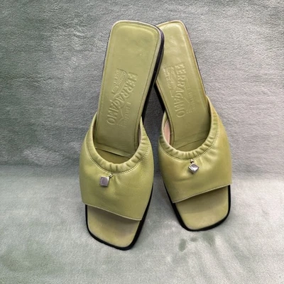 Toboganes Y2K Salvatore Ferragamo Damas 7.5 2A Cuero Italiano Verde Detalle Metal Foto 1 de 4