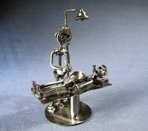 Médecin Chirurgien Sculpture en Métal Clou Boulon - Picture 1 of 5