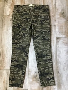 Pantaloni alla caviglia cargo mimetici a vita bassa quasi famosi taglia 9 - Foto 1 di 4