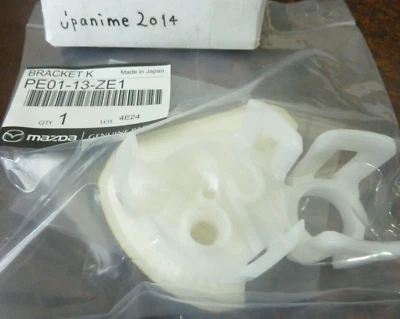 Genuine Mazda Fuel Filter PE01-13-ZE1 Foto 1 de 2