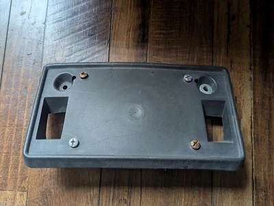 OEM 1997-1999 Cadillac DeVille Front License Plate Bracket Holder Trim GM  Foto 1 de 3