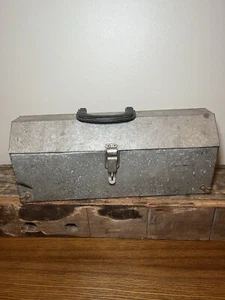 Vintage. Caja de herramientas de zinc caja de metal caja de herramientas caja de herramientas de metal caja de almacenamiento galvanizada - Imagen 1 de 9