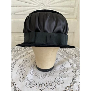 Vintage 1940's black velvet Grosgrain Bowler Hat - Picture 1 of 14