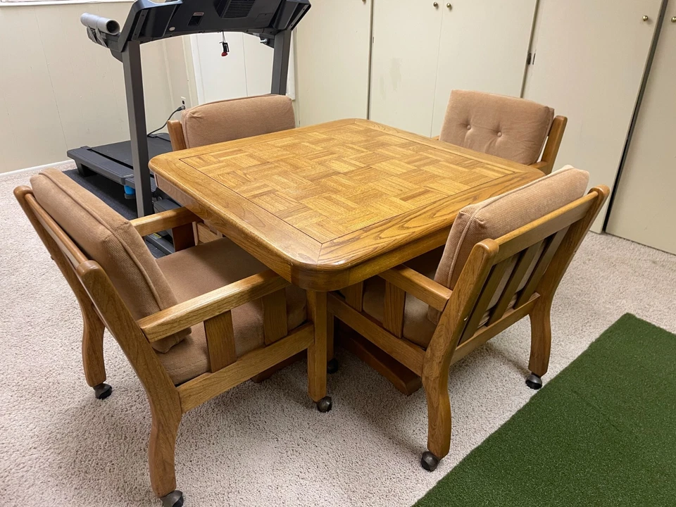 Game table and chairs Broyhill - Image 1 of 1