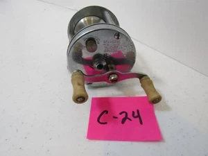 OLD VINTAGE C-24 PFLUGER TRUMP 1943 FISHING REEL CASTING REEL FISHING - Picture 1 of 2