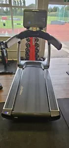 Life Fitness SE3 HD 95T Elevation Series Discover Treadmill, Platinum Club. - Picture 1 of 24