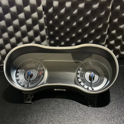 Chrysler 300 2020 velocímetro calibre clúster 76 k millas OEM P68455913AB *LEER* Foto 1 de 4