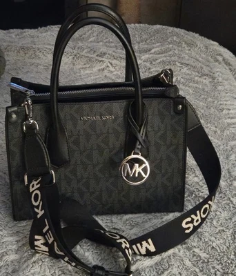 Bolso Mensajero Michael Kors Mercer Cuero Signature Negro - 35S1GM9M2B Foto 1 de 4