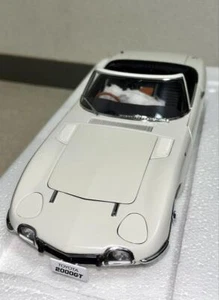 AUTOart 1/18 TOYOTA 2000GT Cabriolet White - Picture 1 of 17
