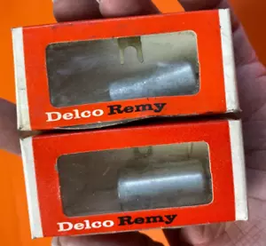 2 condensadores de encendido Delco Remy 1869704 sellados 1955-1961 Corvette V8 NOS - Imagen 1 de 2