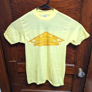 Camicia promozionale vera vintage anni 80 CBS Moments TV uomo M grafica USA punto singolo - Foto 1 di 8