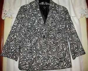New Women's Jacket MP Two Button Sassy Black and White Rose Print by Rafaella - Picture 1 of 4