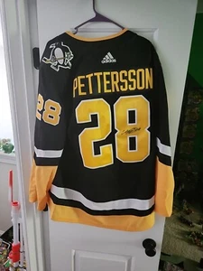 Neu mit Etikett Adidas authentisches Pittsburgh Pinguine handsigniert Marcus Pettersson Trikot 52 - Bild 1 von 4