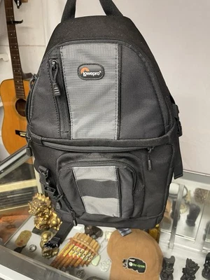 Lowepro Slingshot 202 AW Black Camera Shoulder Bag Backpack - Image 1 of 4