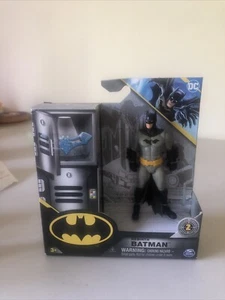 Figura de acción Spin Master Rebirth Batman 4" con 2 accesorios sorpresa sin usar, en caja - Imagen 1 de 5