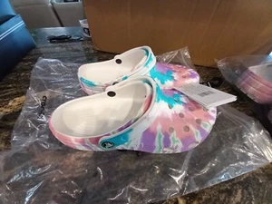 NEW Womens Crocs Classic Tie Dye Clog Shoes, size 11 - Picture 1 of 2